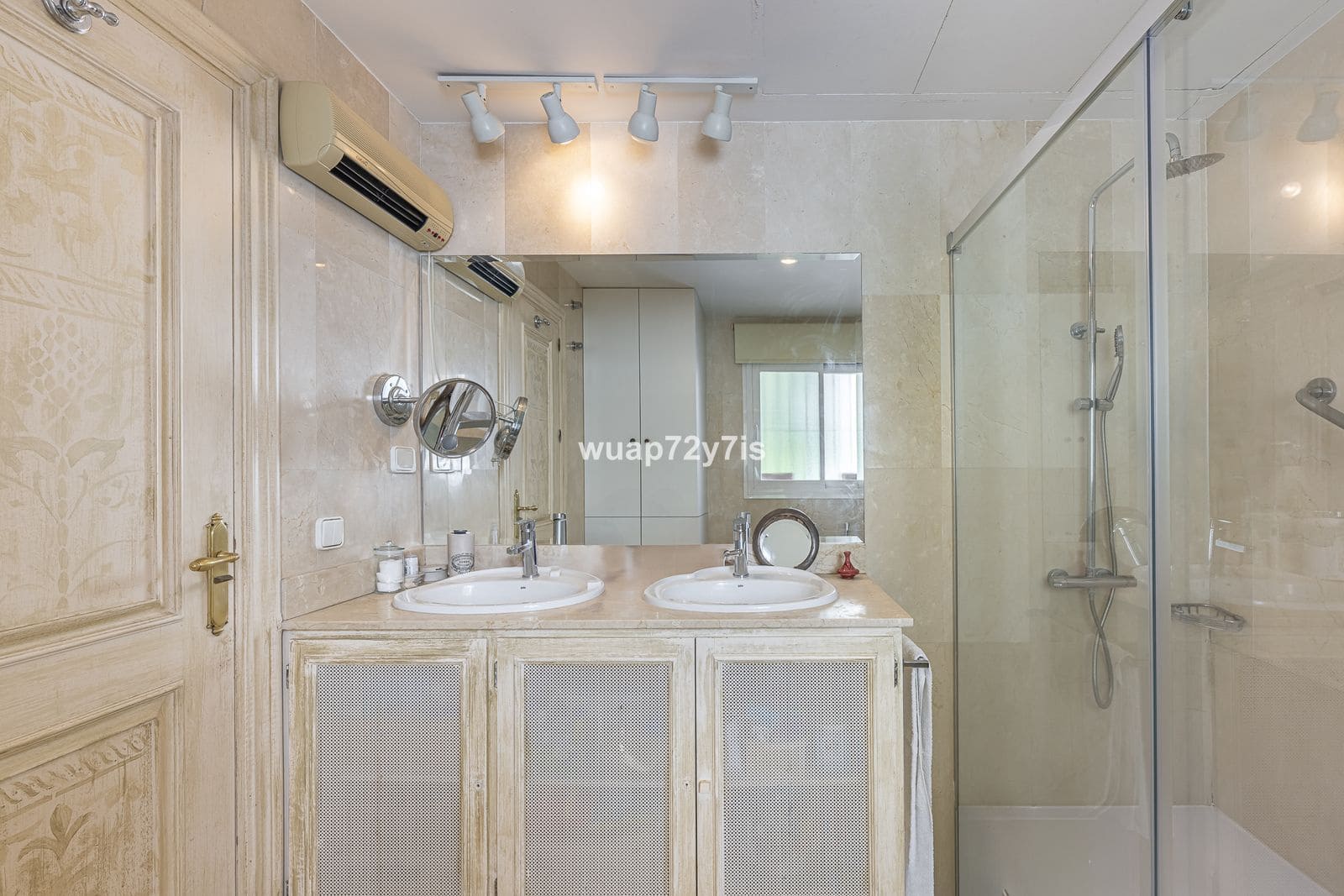2 slaapkamer Halfvrijstaande villa te koop in Benahavis - € 925.000 (Ref: 9812173)