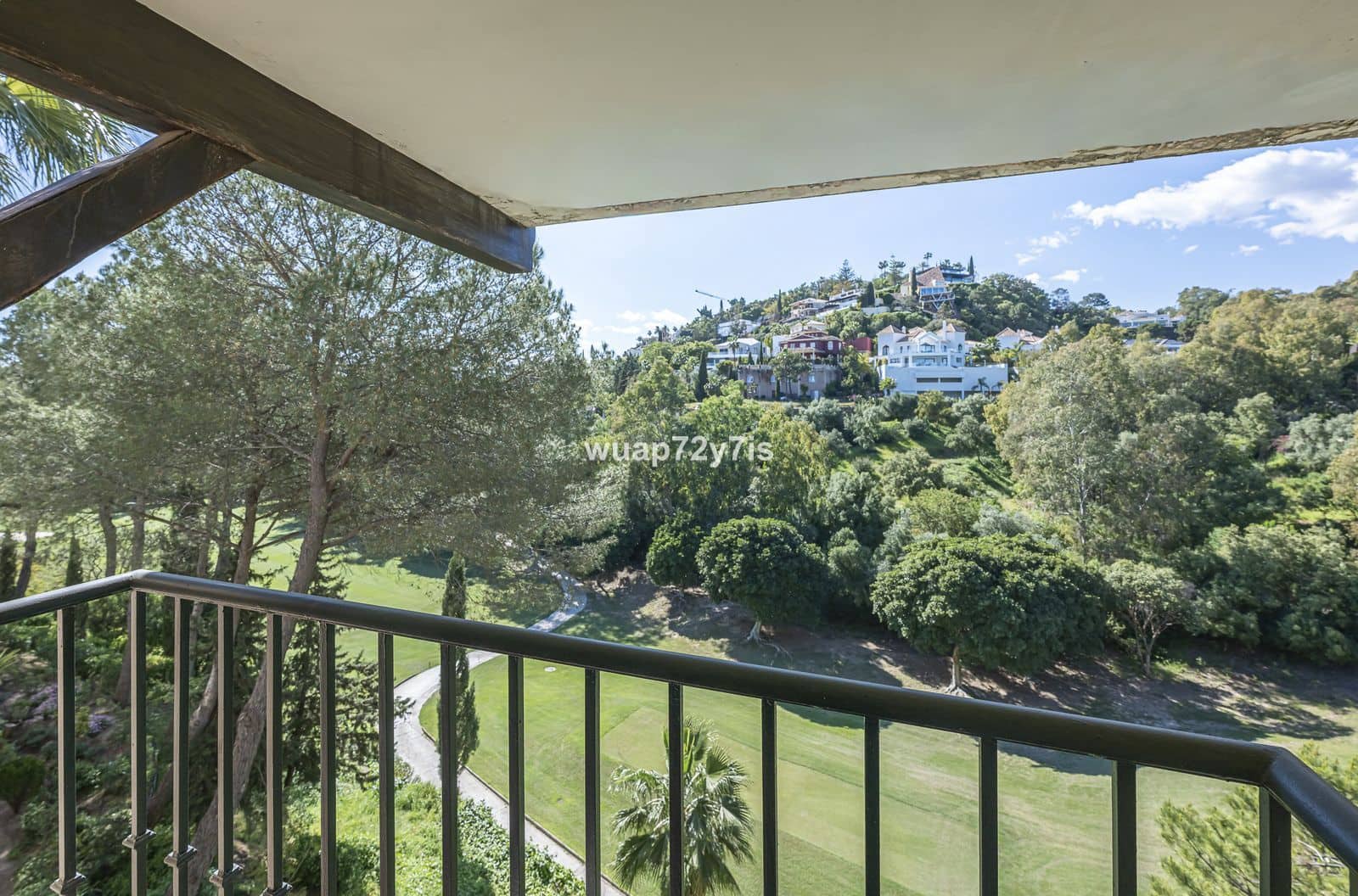 2 slaapkamer Halfvrijstaande villa te koop in Benahavis - € 925.000 (Ref: 9812173)