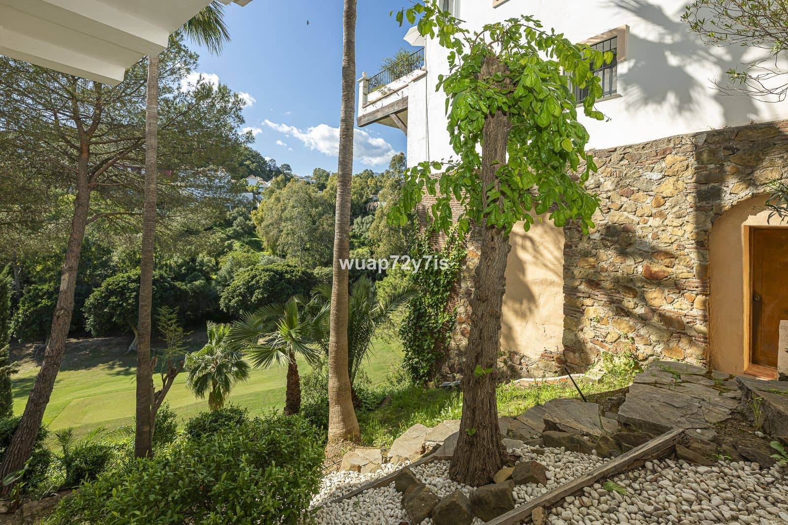 2 slaapkamer Halfvrijstaande villa te koop in Benahavis - € 925.000 (Ref: 9812173)