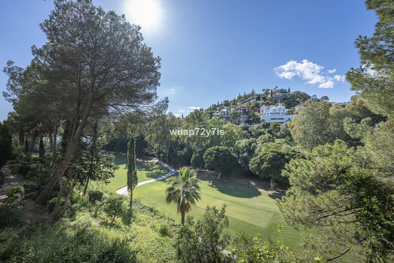 2 slaapkamer Halfvrijstaande villa te koop in Benahavis - € 925.000 (Ref: 9812173)