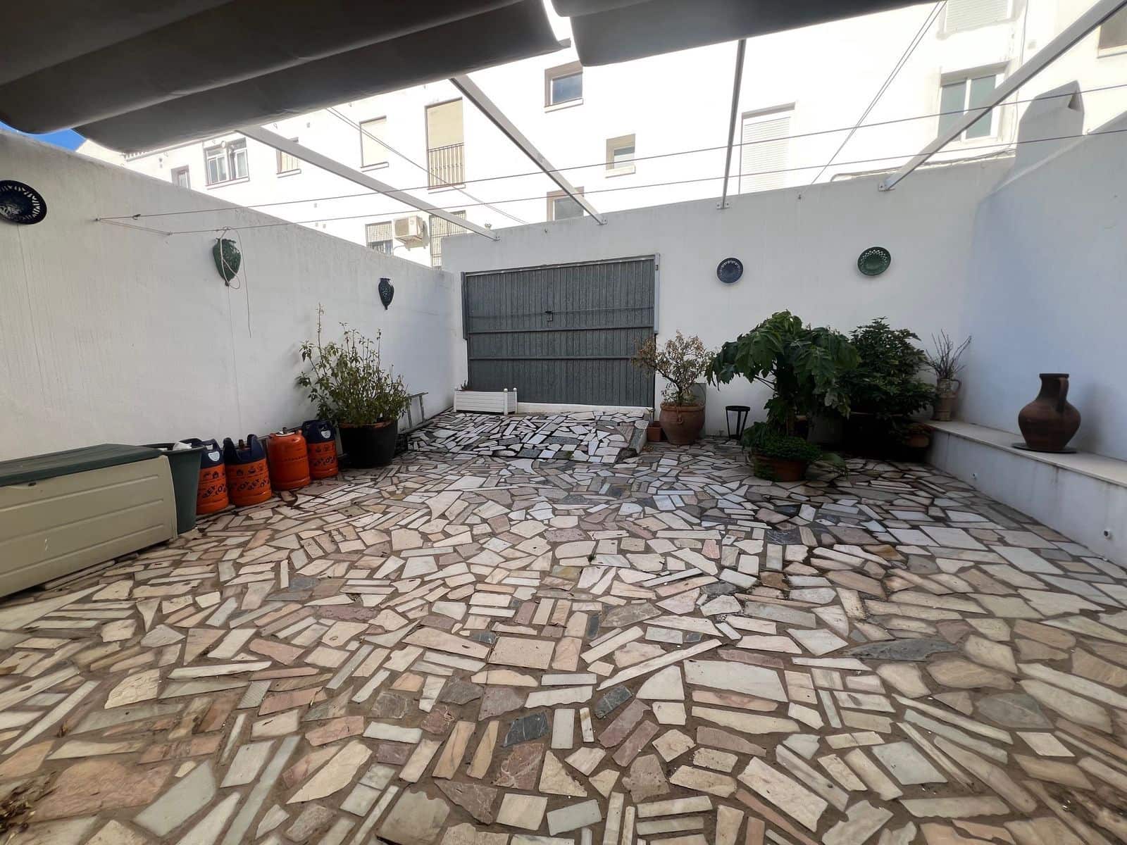 6 sovrum Semi-fristående Villa till salu i Estepona - 620 000 € (Ref: 9812177)