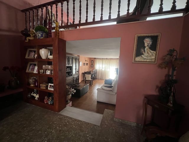 6 sovrum Semi-fristående Villa till salu i Estepona - 620 000 € (Ref: 9812177)