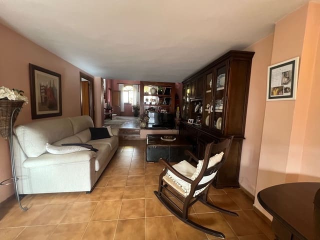 6 sovrum Semi-fristående Villa till salu i Estepona - 620 000 € (Ref: 9812177)