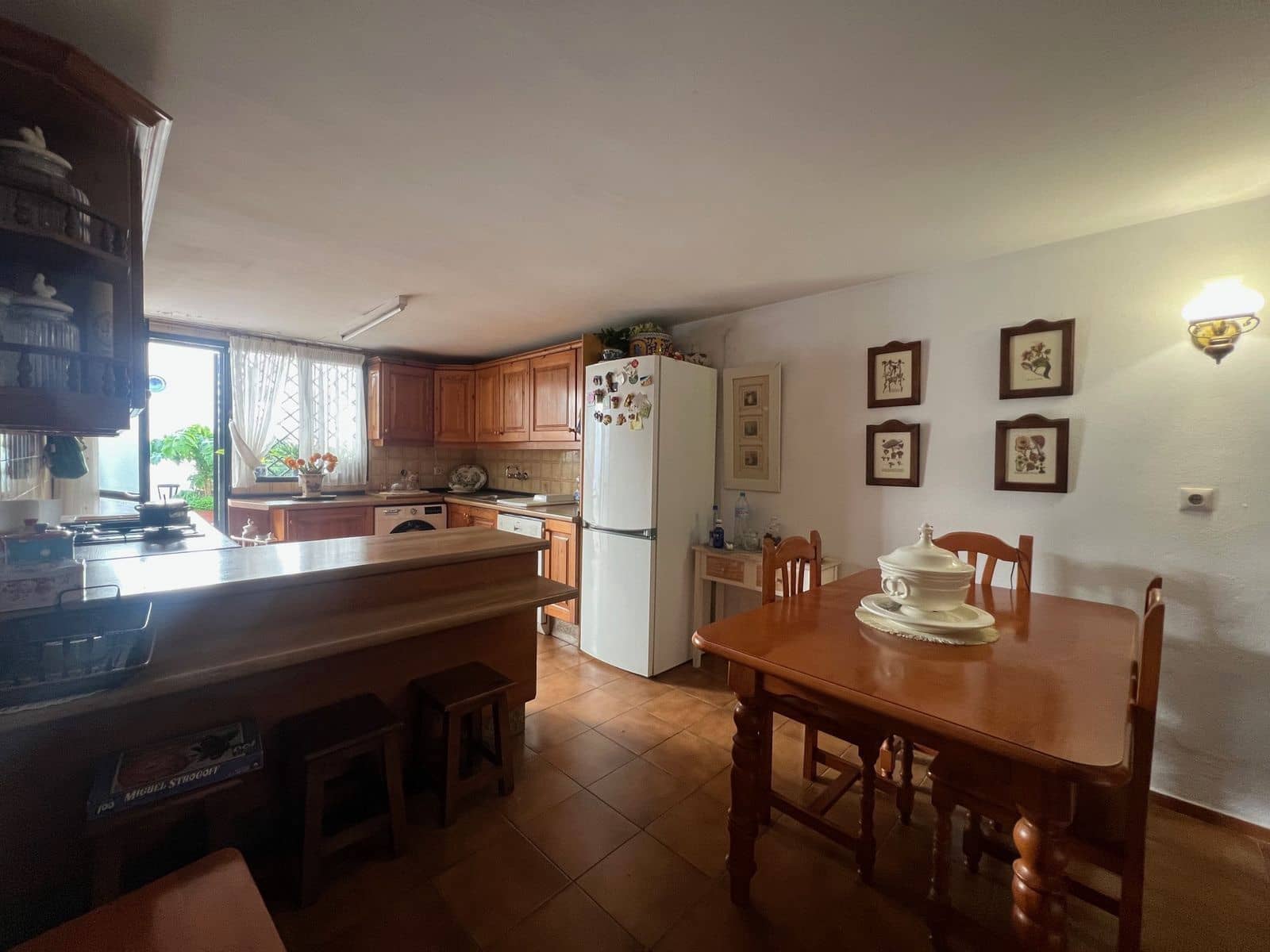 6 sovrum Semi-fristående Villa till salu i Estepona - 620 000 € (Ref: 9812177)