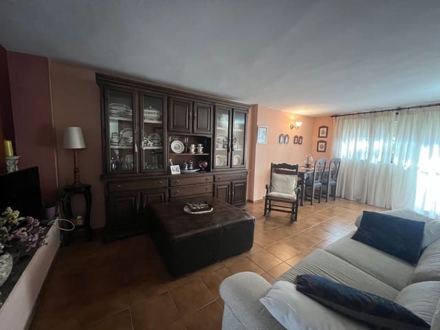 6 sovrum Semi-fristående Villa till salu i Estepona - 620 000 € (Ref: 9812177)