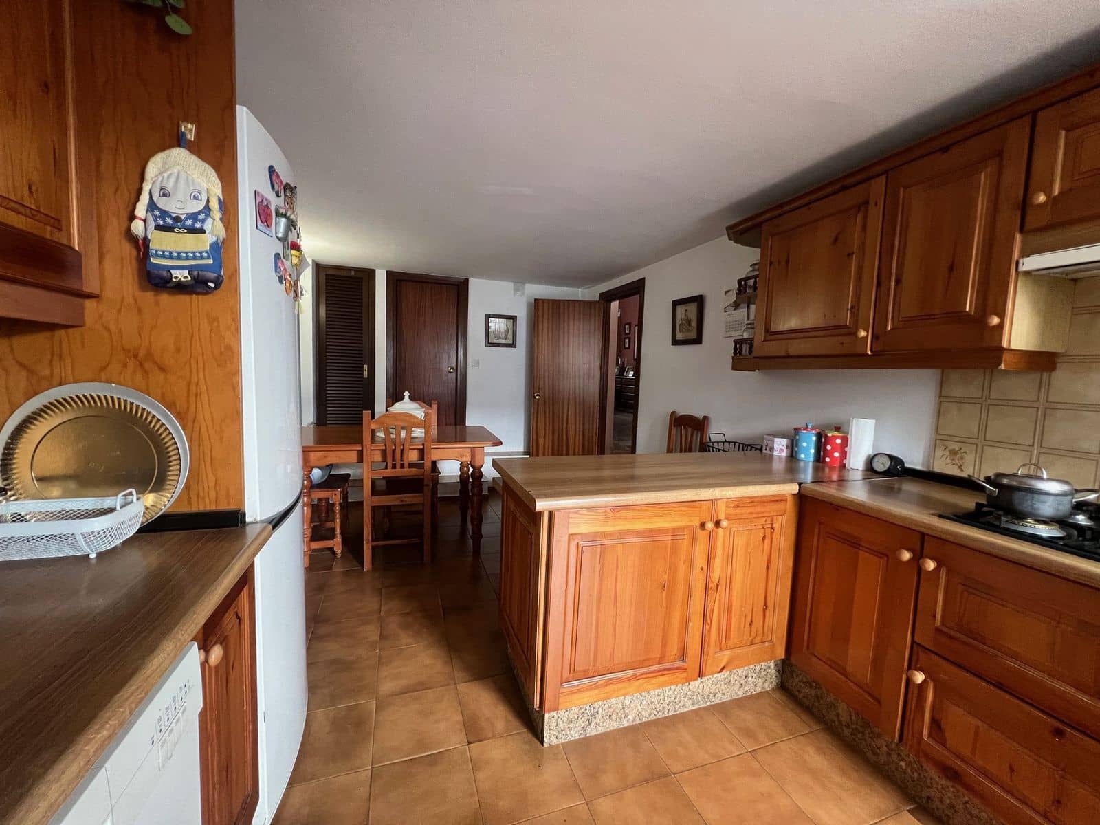 6 sovrum Semi-fristående Villa till salu i Estepona - 620 000 € (Ref: 9812177)