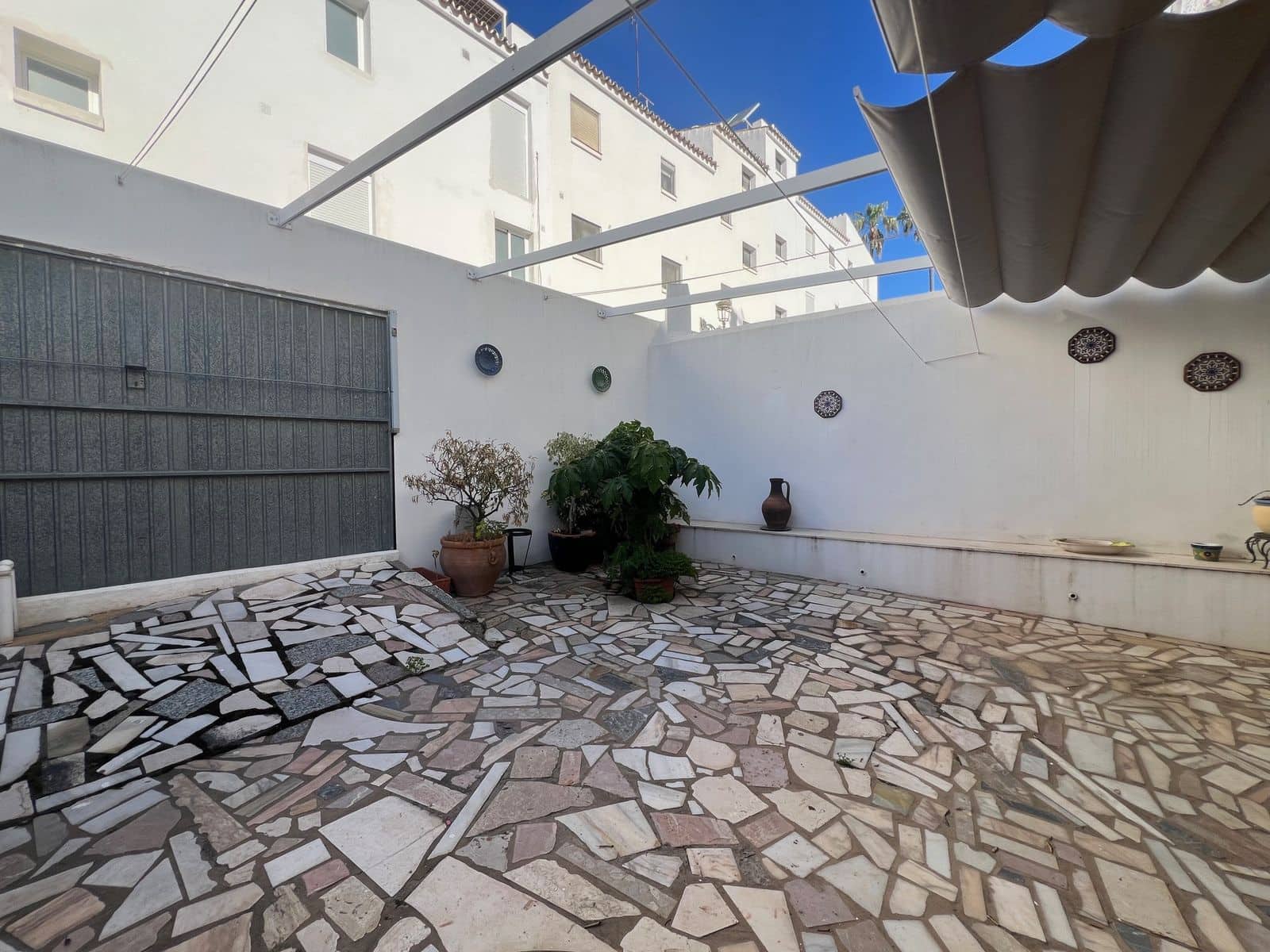 6 sovrum Semi-fristående Villa till salu i Estepona - 620 000 € (Ref: 9812177)