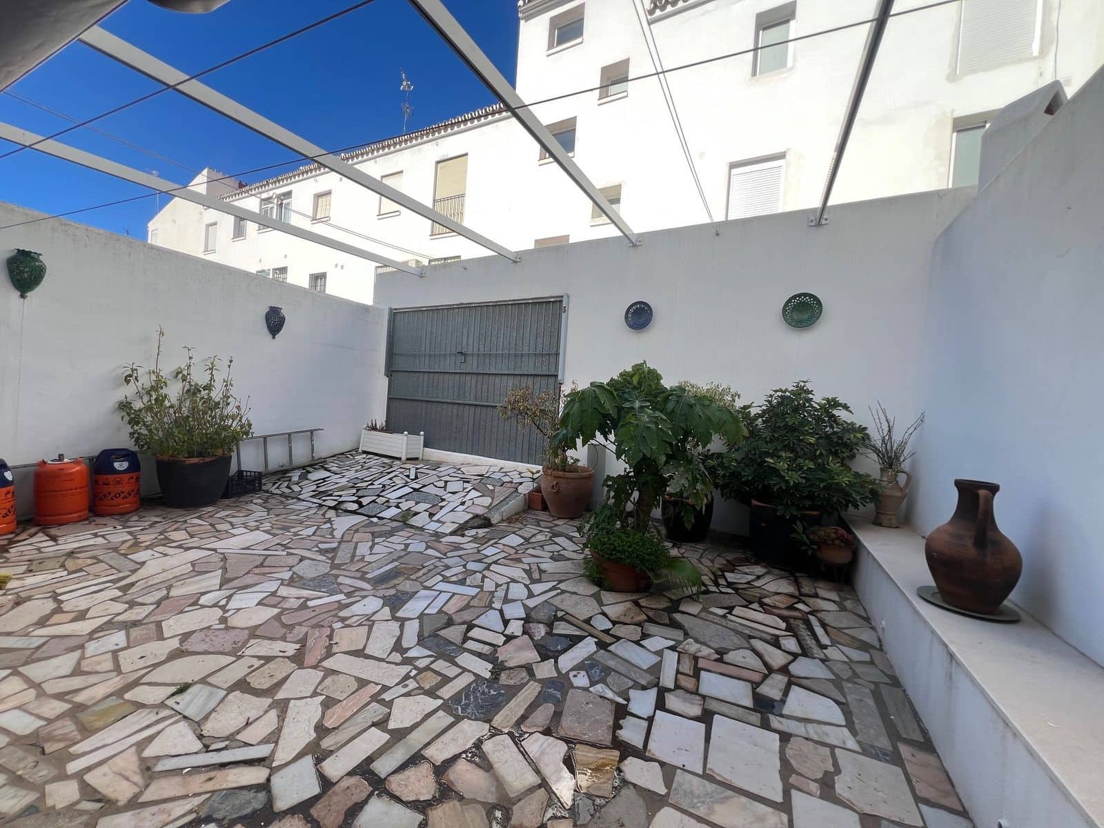 6 sovrum Semi-fristående Villa till salu i Estepona - 620 000 € (Ref: 9812177)