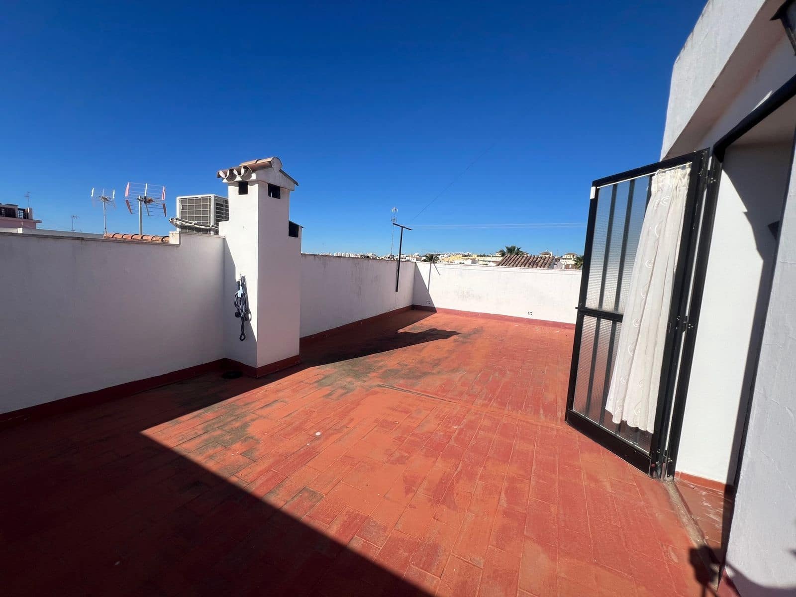 6 sovrum Semi-fristående Villa till salu i Estepona - 620 000 € (Ref: 9812177)