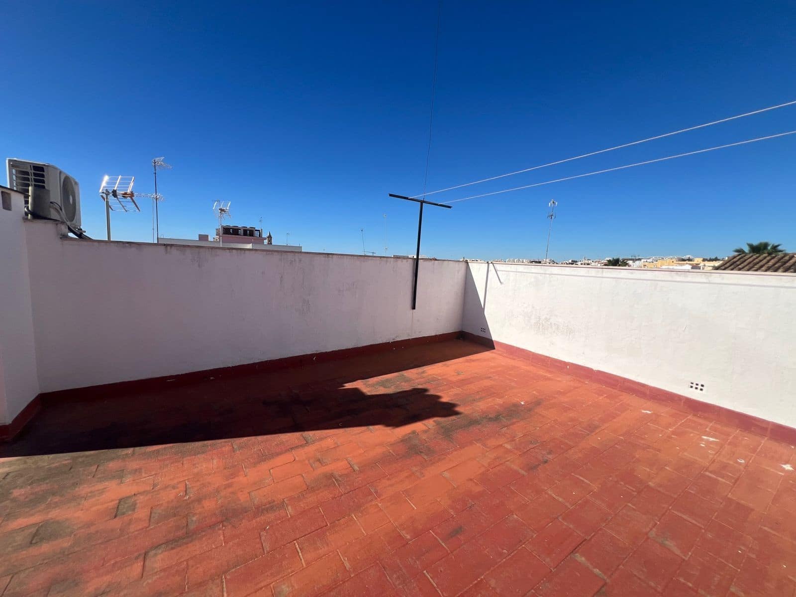 6 sovrum Semi-fristående Villa till salu i Estepona - 620 000 € (Ref: 9812177)