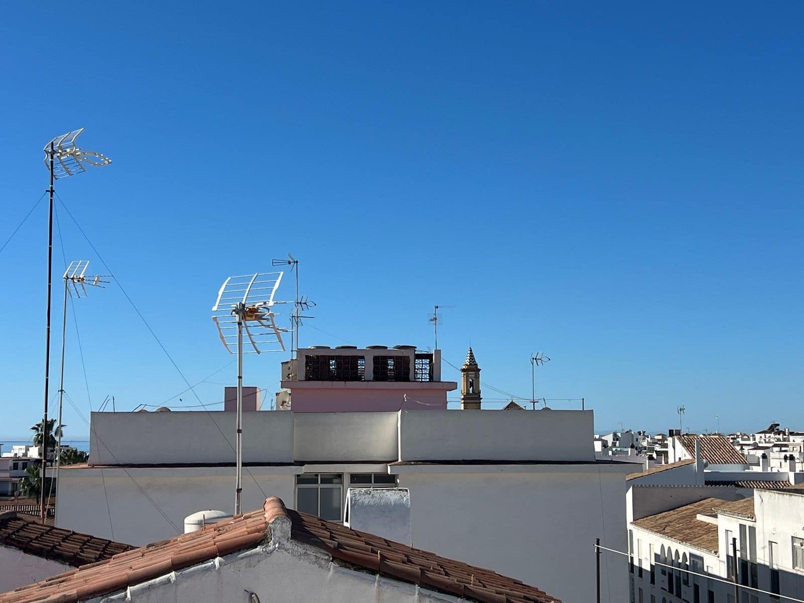 6 sovrum Semi-fristående Villa till salu i Estepona - 620 000 € (Ref: 9812177)