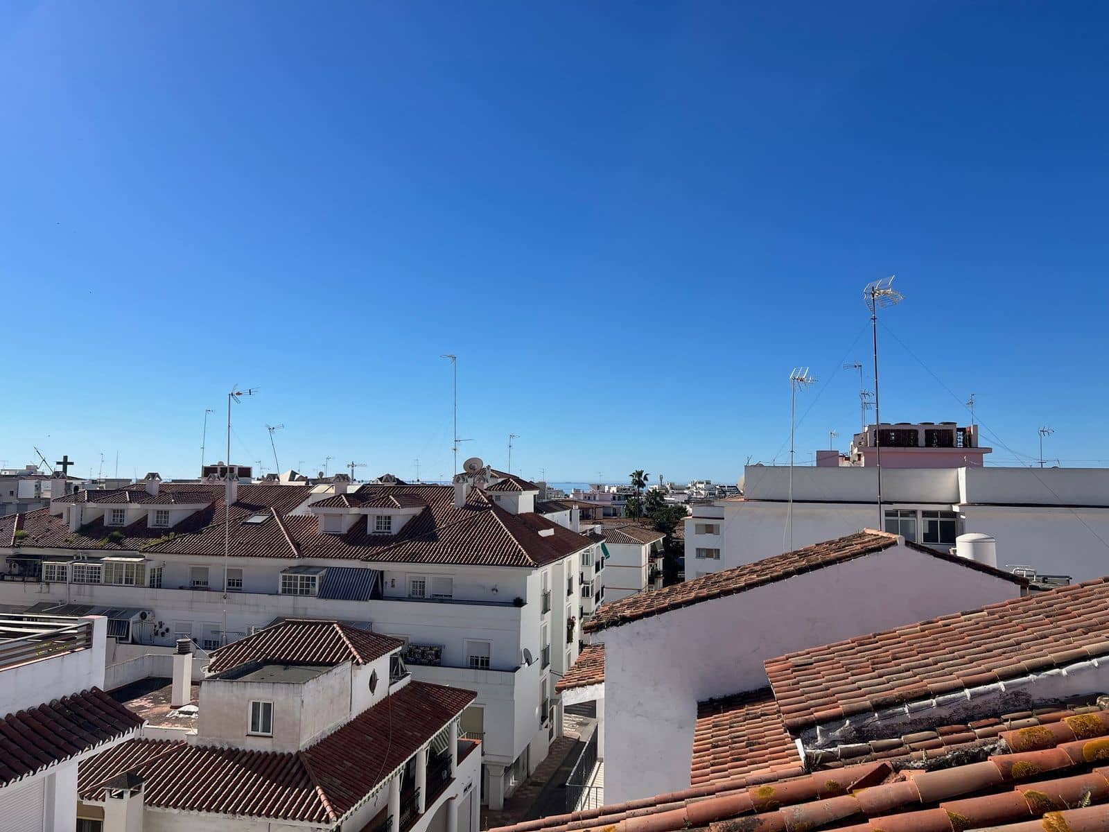 6 sovrum Semi-fristående Villa till salu i Estepona - 620 000 € (Ref: 9812177)