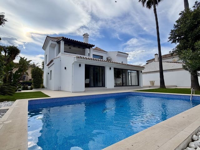 5 chambre Villa/Maison à vendre à Puerto Banus, Marbella - 2 200 000 € (Ref: 9812178)
