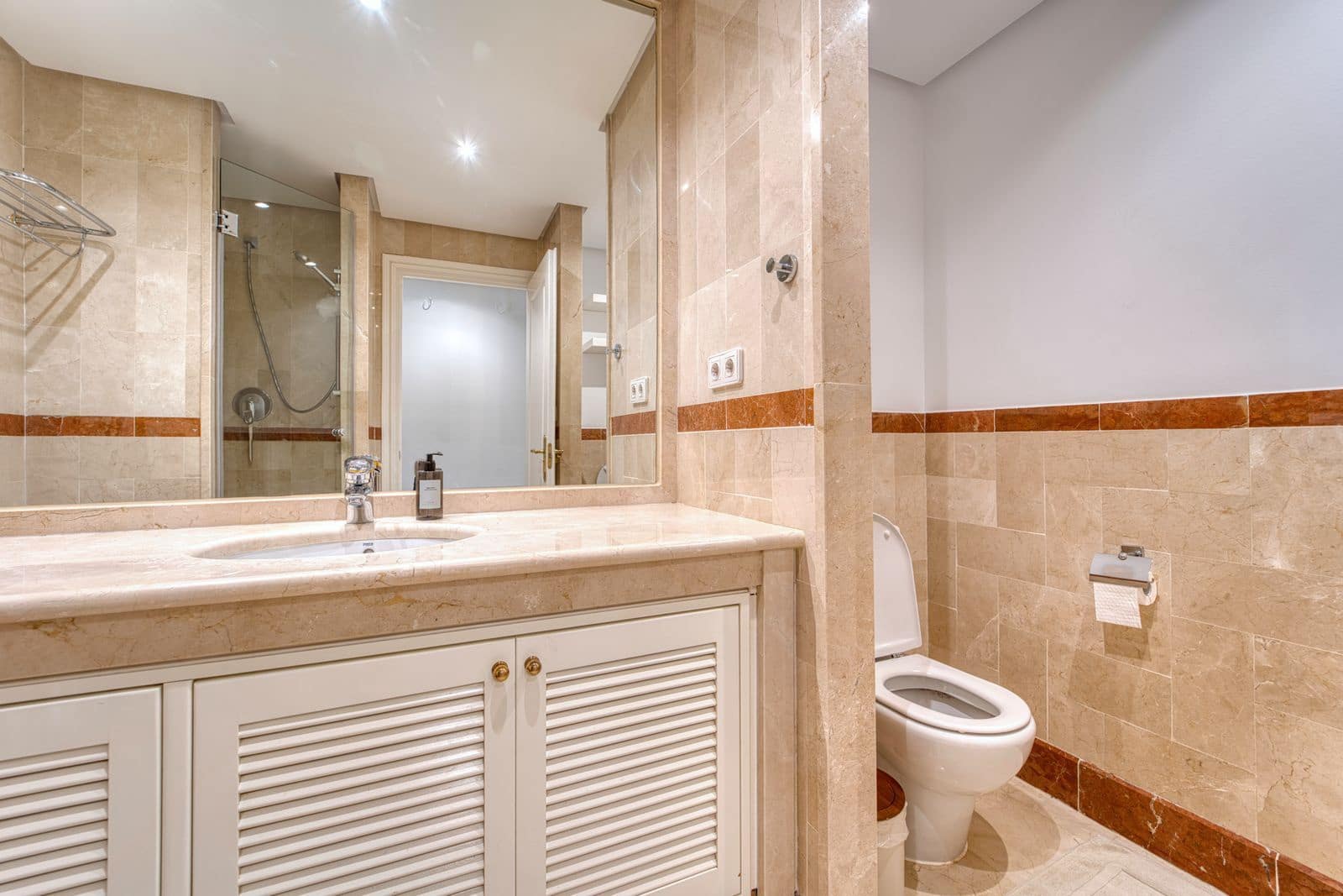 3 quarto Apartamento para venda em Puerto Banus - 1 350 000 € (Ref: 9812182)