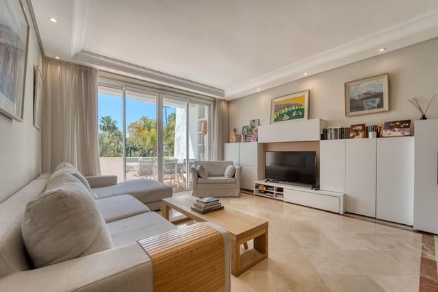 3 quarto Apartamento para venda em Puerto Banus, Marbella - 1 350 000 € (Ref: 9812182)
