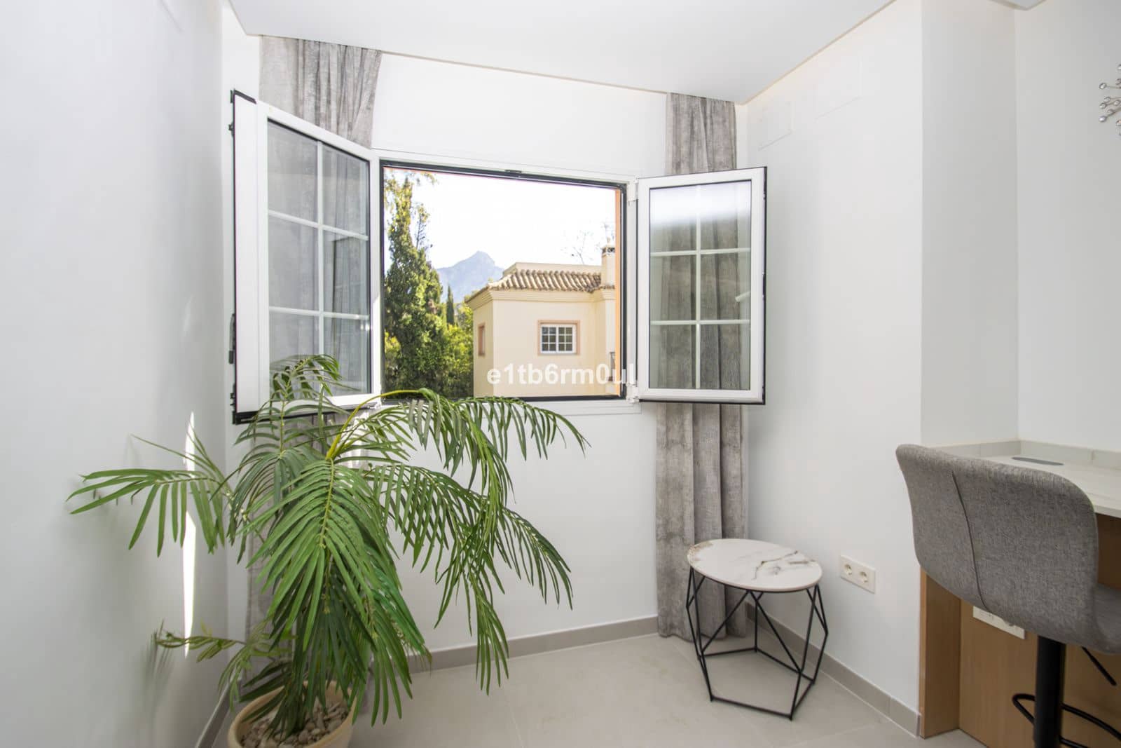 2 Zimmer Apartment zu verkaufen in Nueva Andalucia - 695.000 € (Ref: 9812190)
