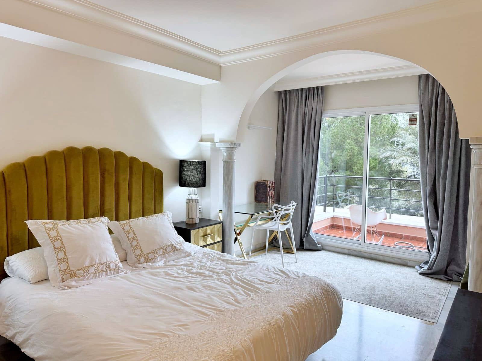 Apartamento de 2 habitaciones en Nueva Andalucia en venta - 525.000 € (Ref: 9812191)