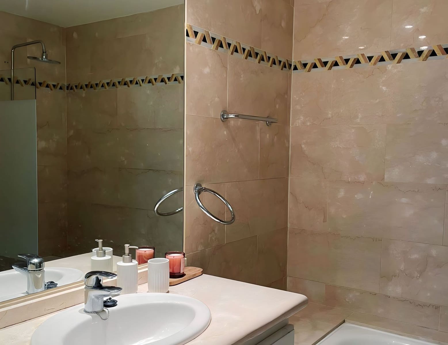 Apartamento de 2 habitaciones en Nueva Andalucia en venta - 525.000 € (Ref: 9812191)