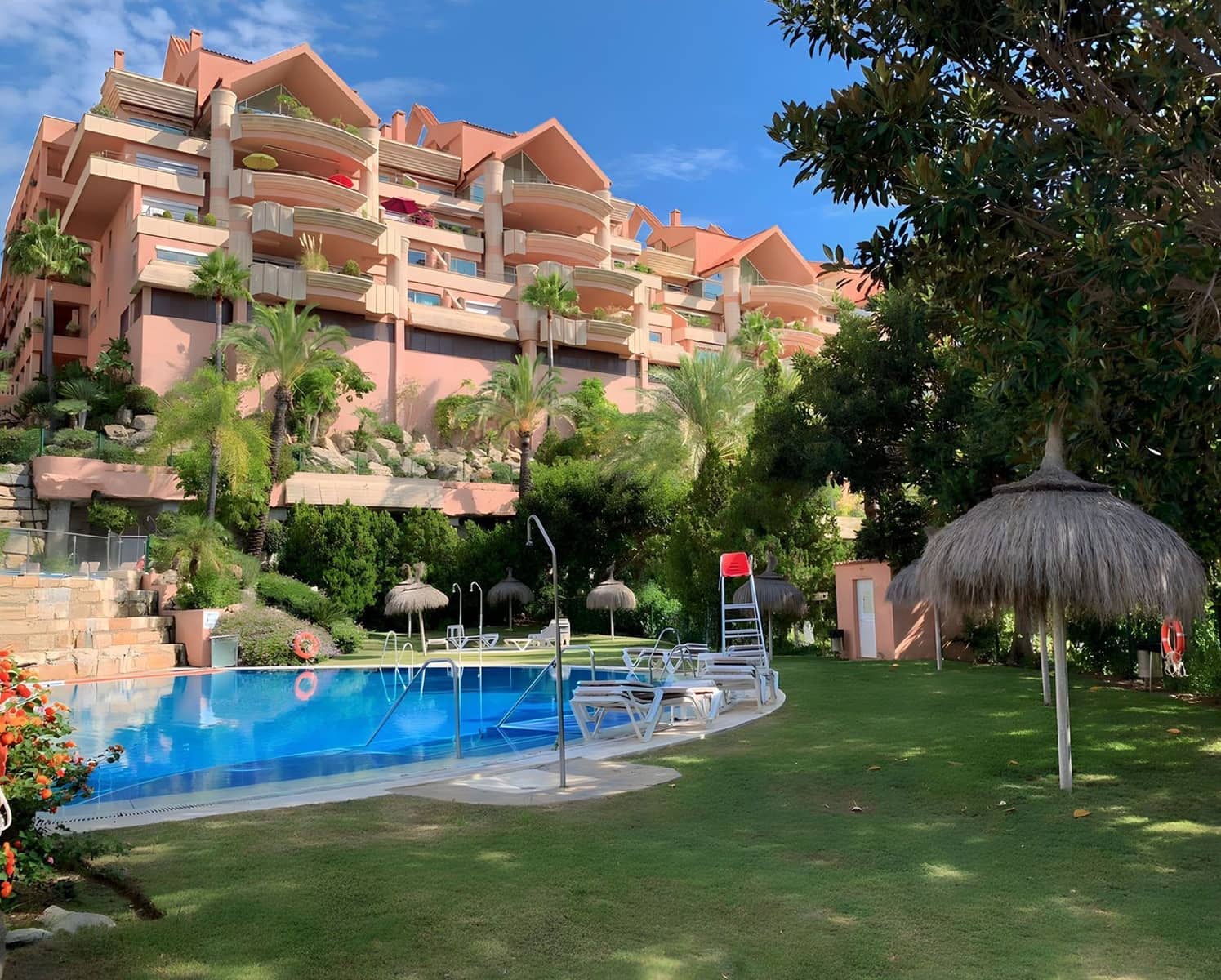 Apartamento de 2 habitaciones en Nueva Andalucia en venta - 525.000 € (Ref: 9812191)