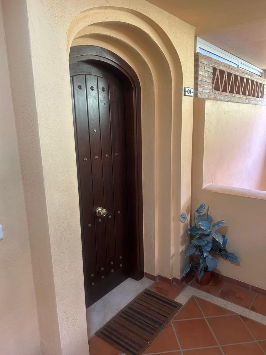 2 bedroom Apartment for sale in Elviria - € 340,000 (Ref: 9812200)