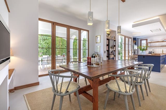 4 soveværelse Villa til salg i Estepona - € 1.690.000 (Ref: 9812205)