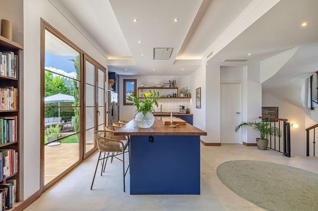 4 soveværelse Villa til salg i Estepona - € 1.690.000 (Ref: 9812205)