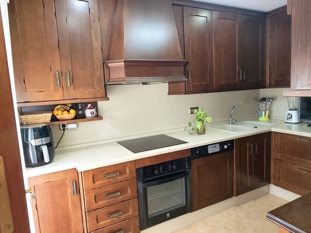 4 bedroom Penthouse for sale in Estepona - € 625,000 (Ref: 9812206)