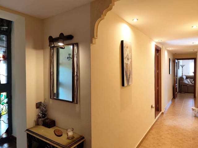 4 bedroom Penthouse for sale in Estepona - € 625,000 (Ref: 9812206)