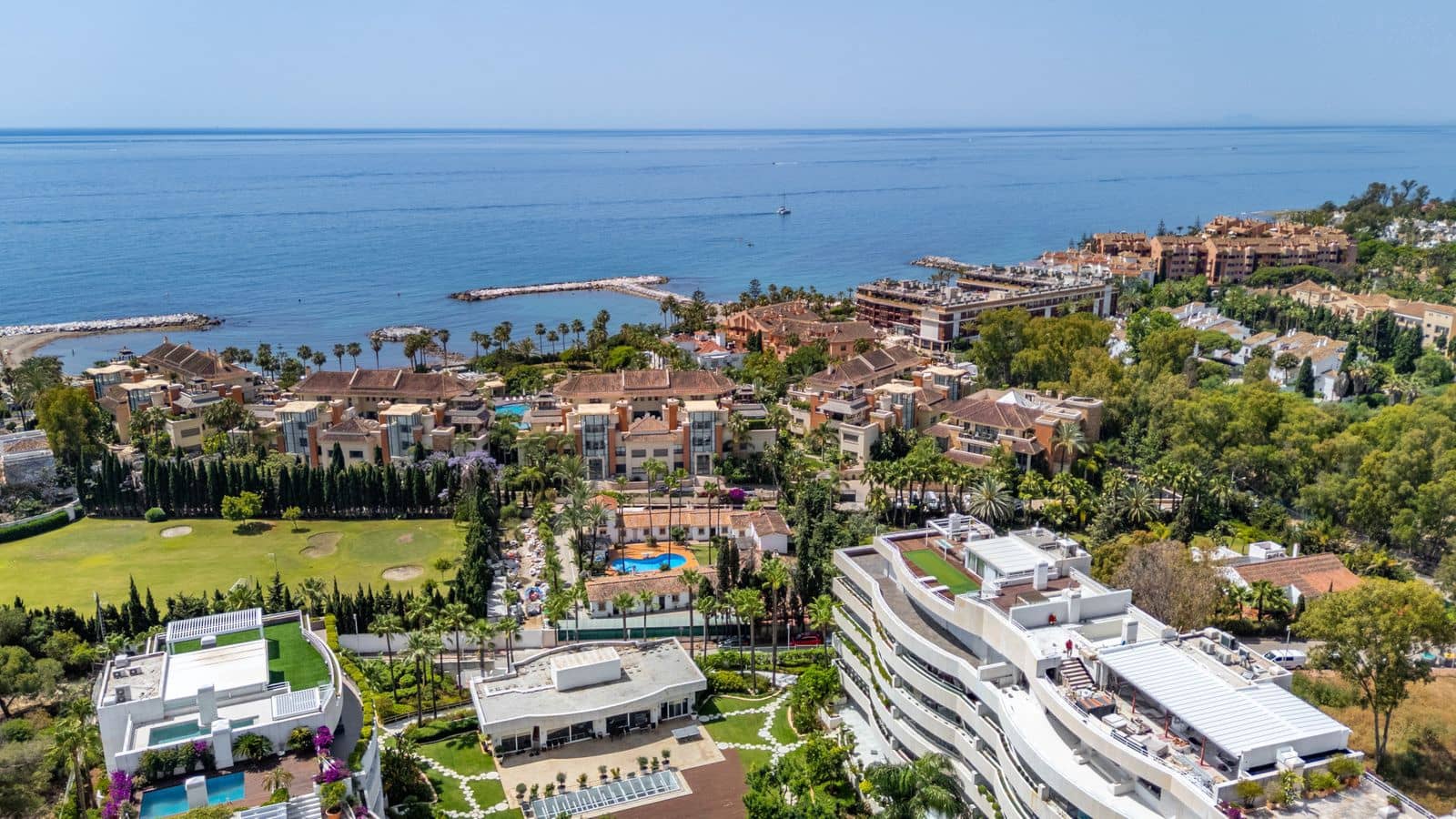 3 bedroom Apartment for sale in Puerto Banus - € 2,300,000 (Ref: 9812210)