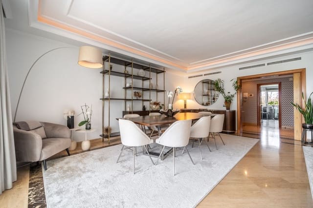 3 bedroom Apartment for sale in Puerto Banus, Marbella - € 2,300,000 (Ref: 9812210)