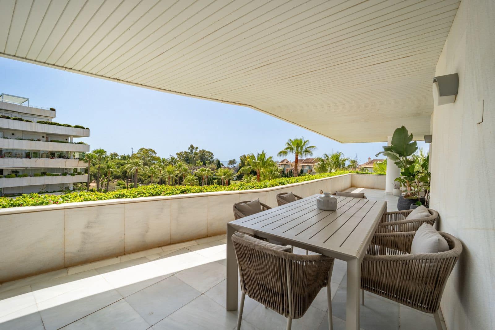 3 bedroom Apartment for sale in Puerto Banus - € 2,300,000 (Ref: 9812210)