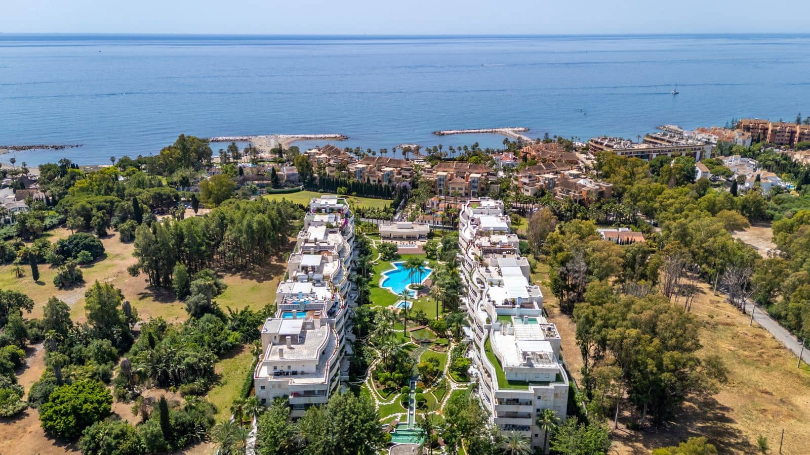 3 bedroom Apartment for sale in Puerto Banus - € 2,300,000 (Ref: 9812210)