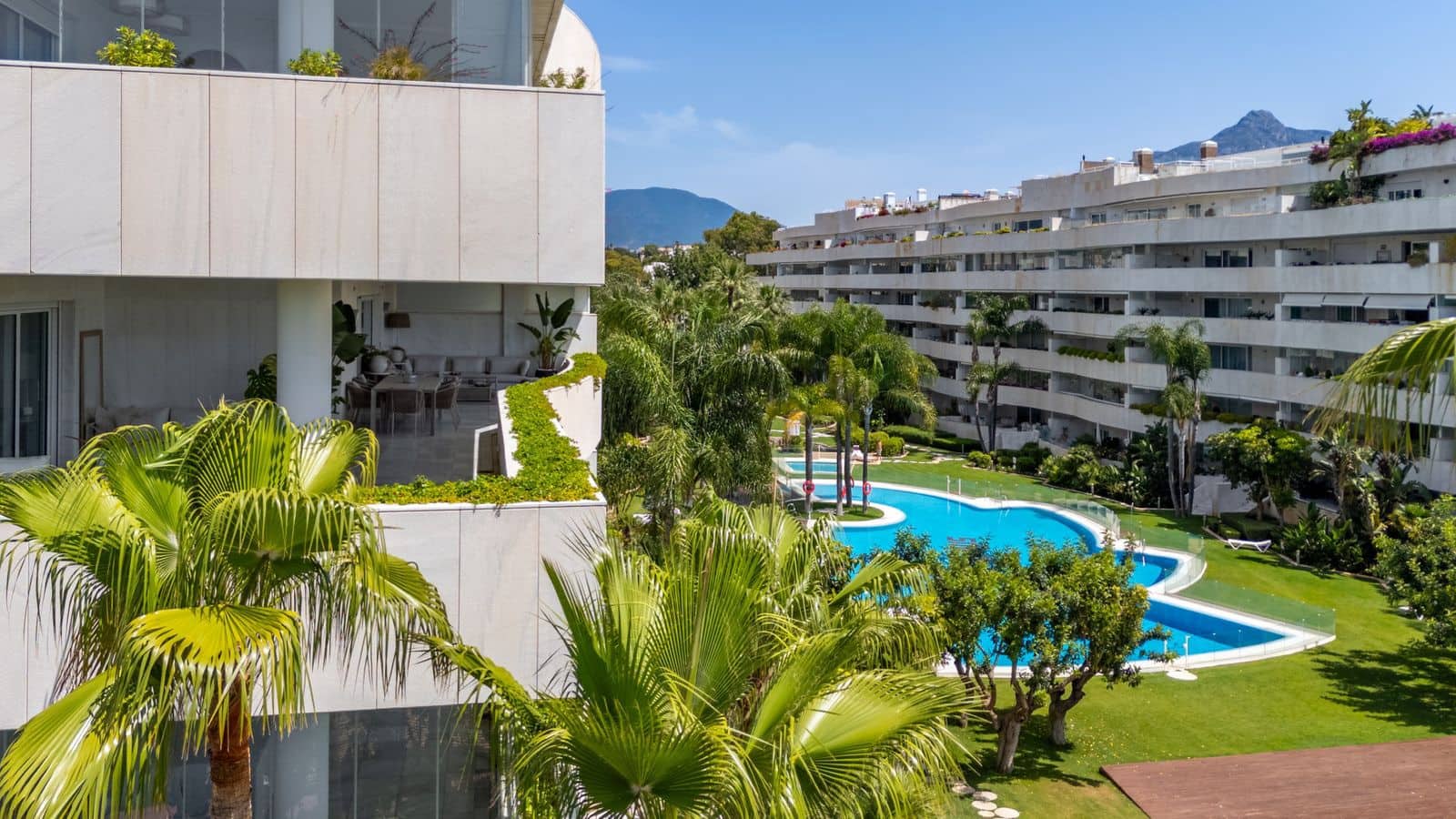 3 bedroom Apartment for sale in Puerto Banus - € 2,300,000 (Ref: 9812210)