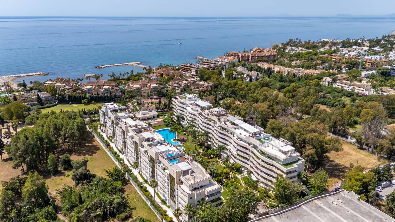 3 bedroom Apartment for sale in Puerto Banus - € 2,300,000 (Ref: 9812210)