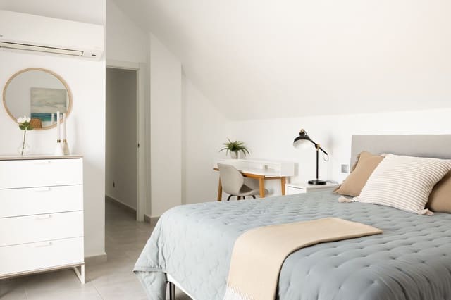 4 Zimmer Penthouse zu verkaufen in Nueva Andalucia, Marbella - 1.050.000 € (Ref: 9812223)