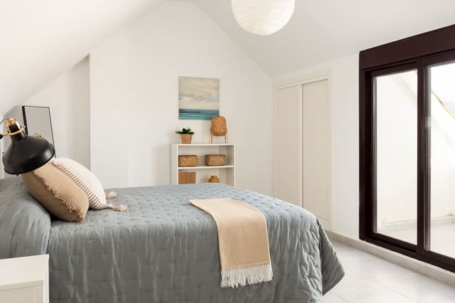 4 Zimmer Penthouse zu verkaufen in Nueva Andalucia, Marbella - 1.050.000 € (Ref: 9812223)