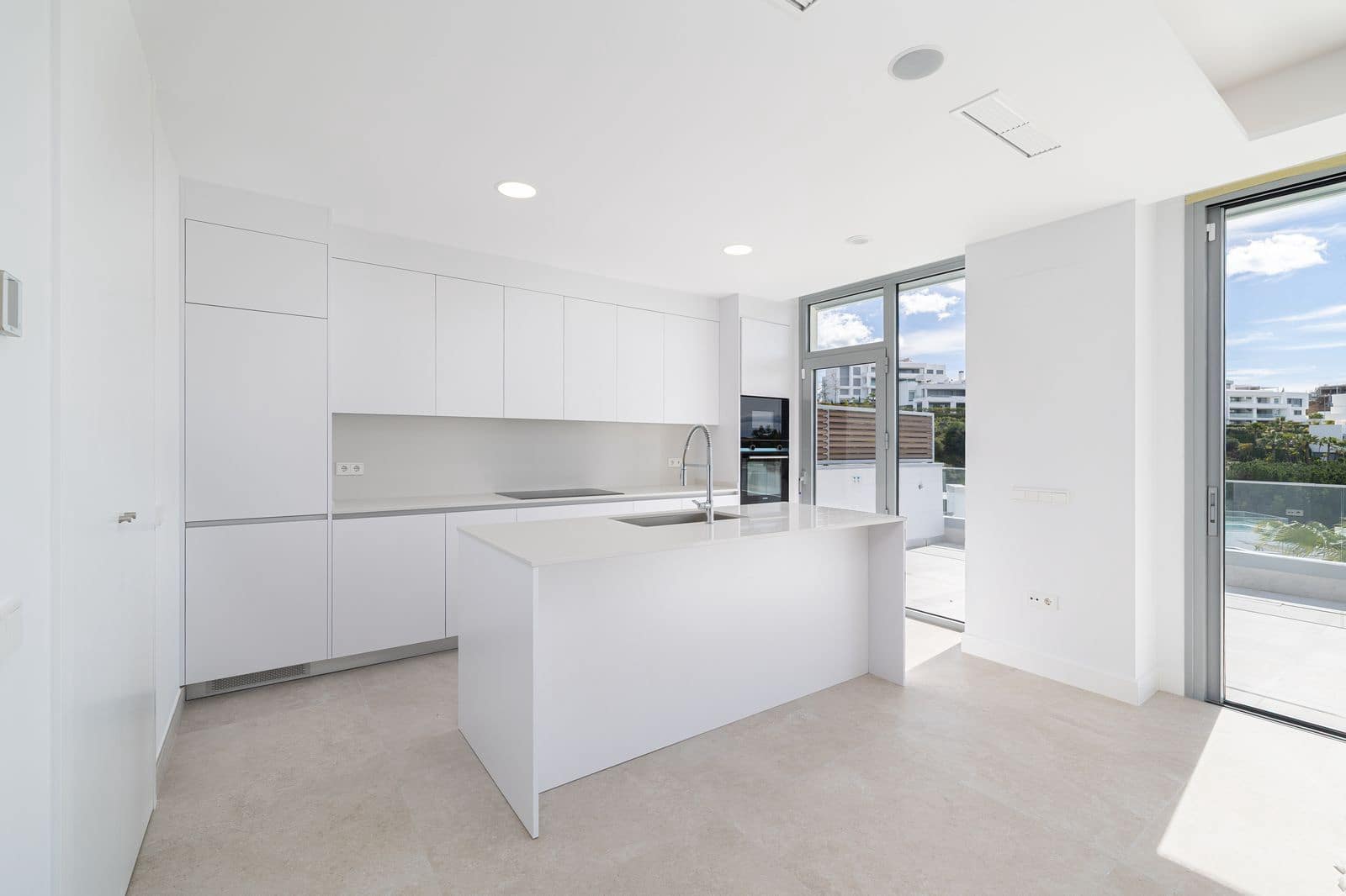 3 bedroom Penthouse for sale in Marbella - € 1,495,000 (Ref: 9812228)