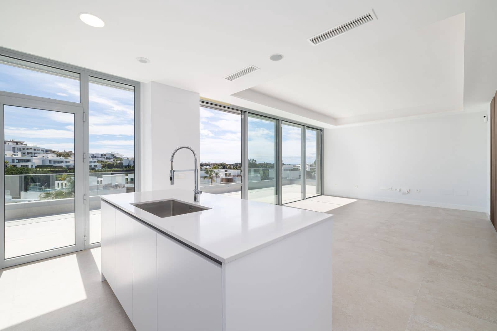 3 bedroom Penthouse for sale in Marbella - € 1,495,000 (Ref: 9812228)