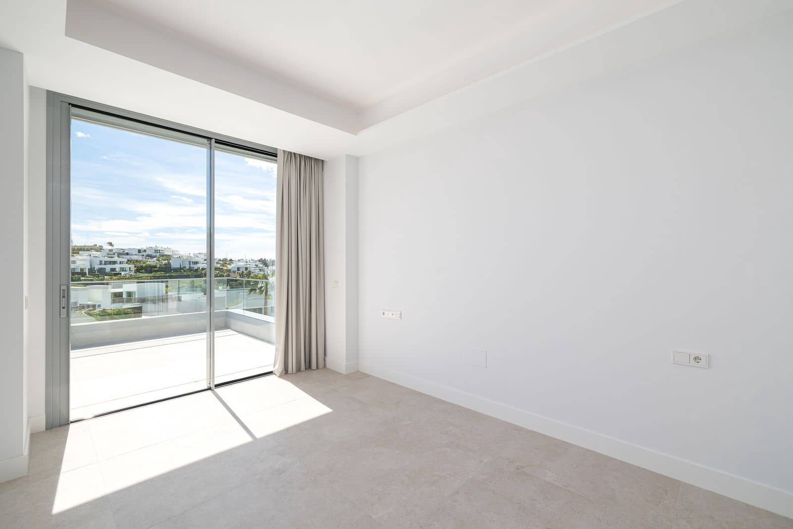 3 bedroom Penthouse for sale in Marbella - € 1,495,000 (Ref: 9812228)
