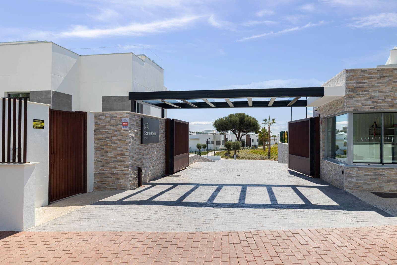 3 bedroom Penthouse for sale in Marbella - € 1,495,000 (Ref: 9812228)