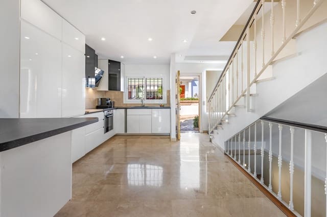 3 slaapkamer Huis te koop in Nueva Andalucia, Marbella - € 825.000 (Ref: 9822505)
