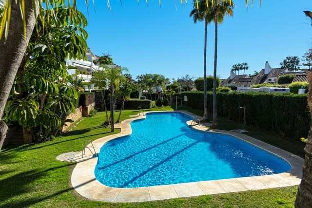Apartamento de 2 habitaciones en San Pedro de Alcantara, Marbella en venta - 550.000 € (Ref: 9822512)