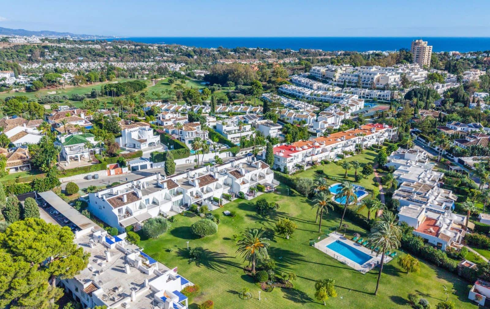 4 sypialnia Dom na sprzedaż w Nueva Andalucia - 1 590 000 € (Ref: 9822513)