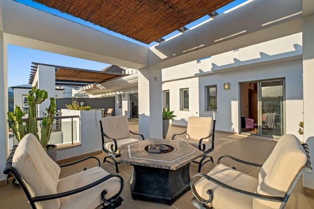 3 soveværelse Penthouse til salg i Los Flamingos, Benahavís - € 899.000 (Ref: 9822515)