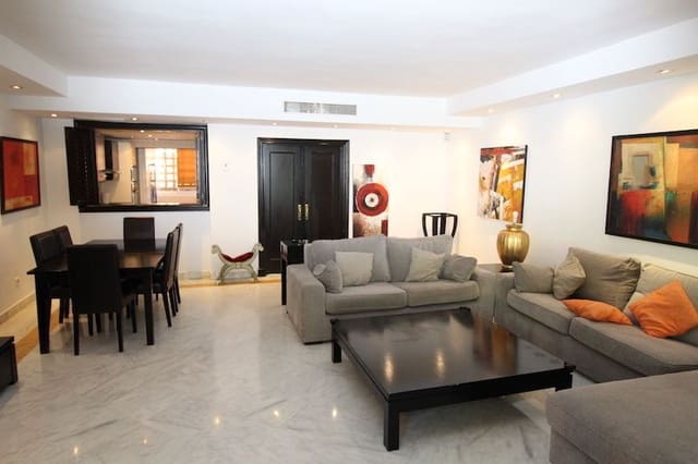 4 chambre Villa/Maison Semi-Mitoyenne à vendre à Golden Mile, Marbella - 1 600 000 € (Ref: 9822524)