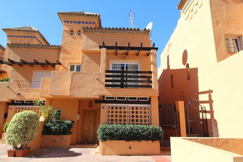 4 chambre Villa/Maison Semi-Mitoyenne à vendre à Golden Mile - 1 600 000 € (Ref: 9822524)