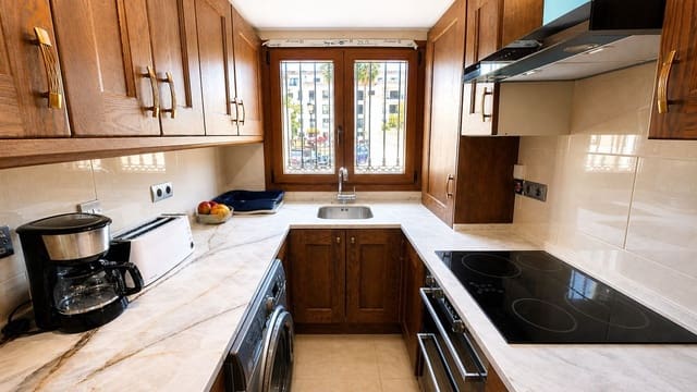 3 soverom Hus til salgs i La Duquesa / Puerto de la Duquesa, Manilva - € 375 000 (Ref: 9822525)