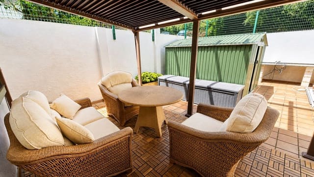 3 soverom Hus til salgs i La Duquesa / Puerto de la Duquesa, Manilva - € 375 000 (Ref: 9822525)