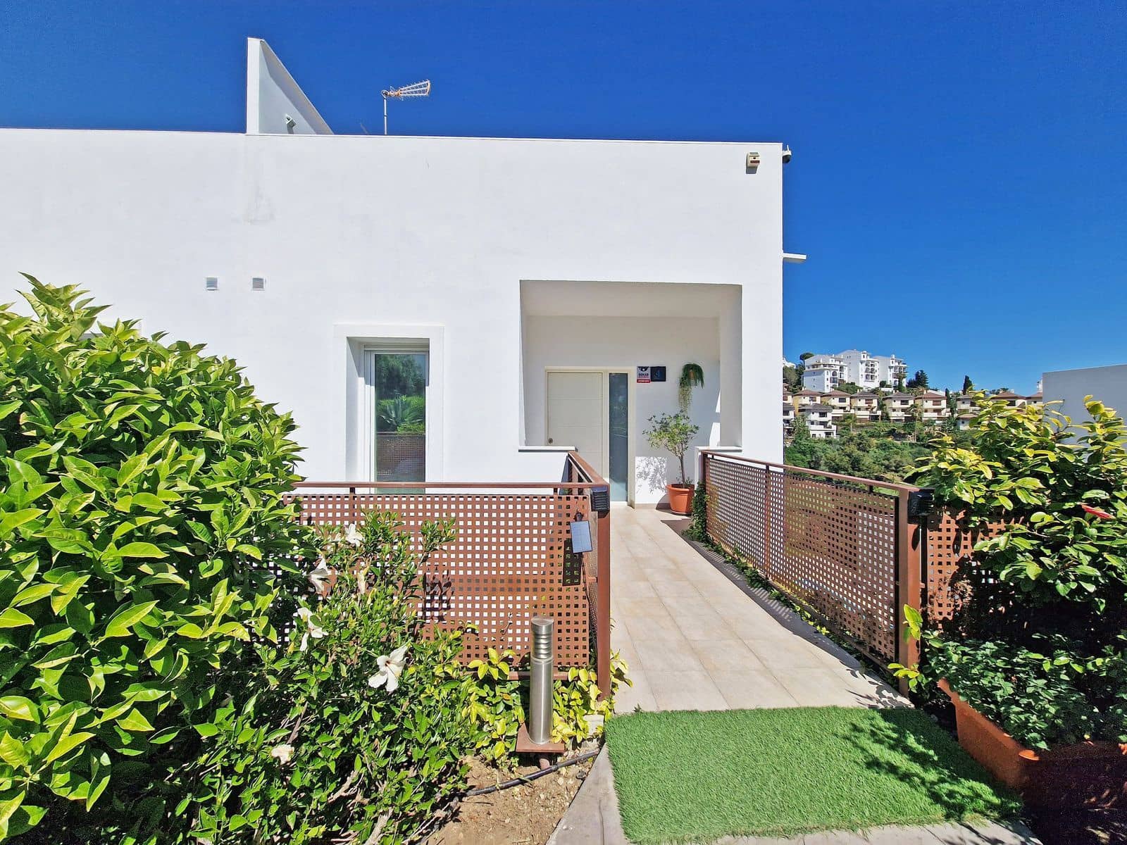 3 soveværelse Semi-Rækkehus til salg i Riviera del Sol - € 1.050.000 (Ref: 9822526)