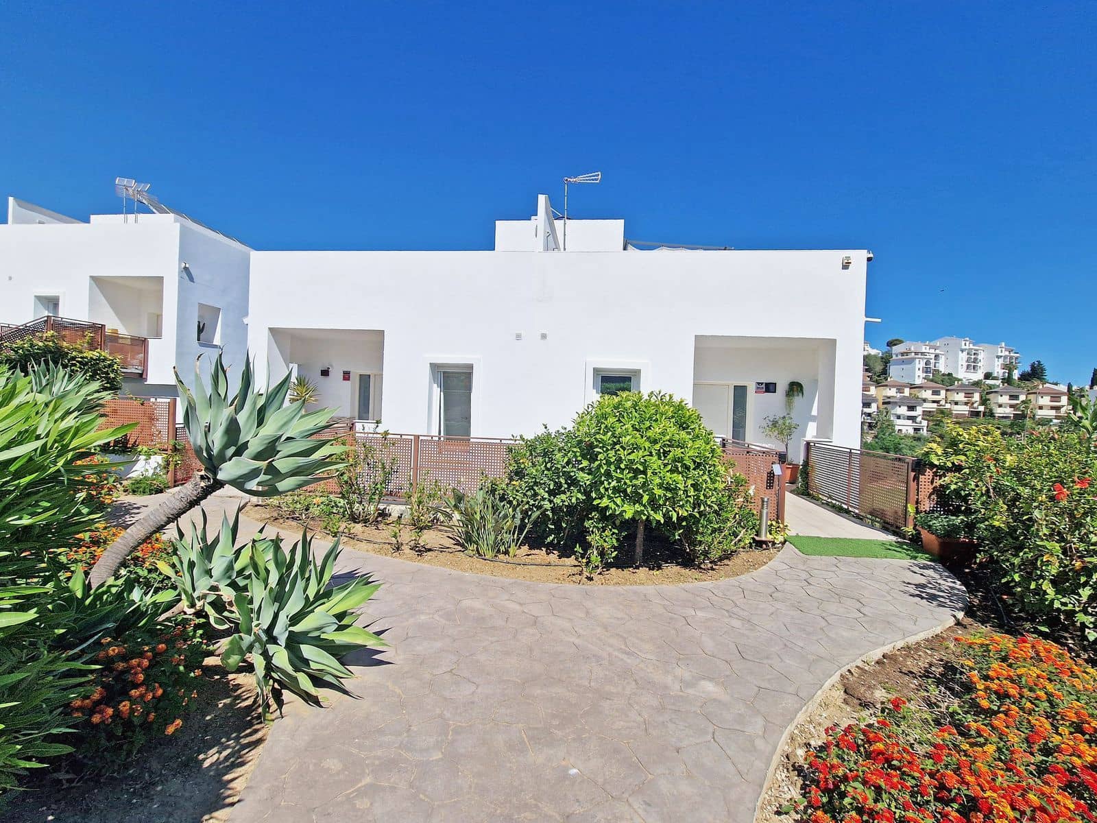 3 soveværelse Semi-Rækkehus til salg i Riviera del Sol - € 1.050.000 (Ref: 9822526)